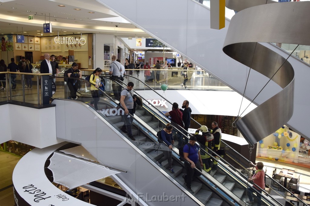 Einsatz BF Reizgas Koeln Kalk Kalk Arcaden P24.JPG - Miklos Laubert